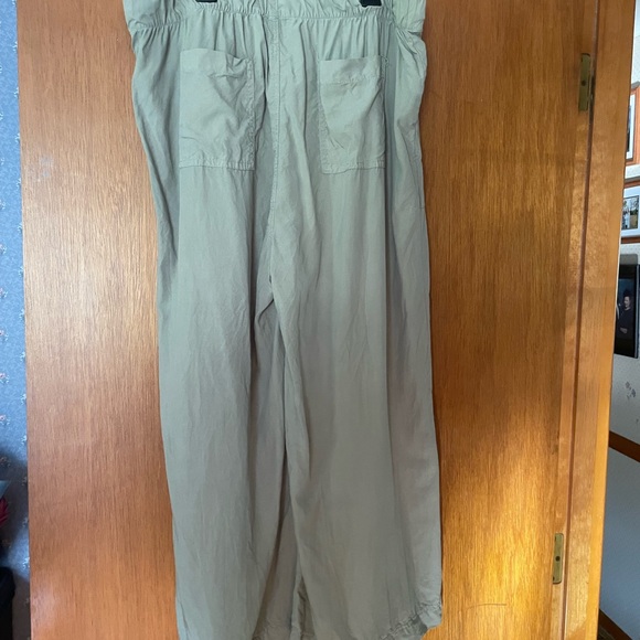 XXL Thread & Supply Green Capri - Picture 3 of 4